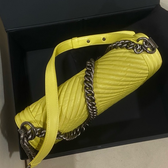 ๐๐Chanel chevron Yellow New medium Boy Bag - Picture 6 of 9